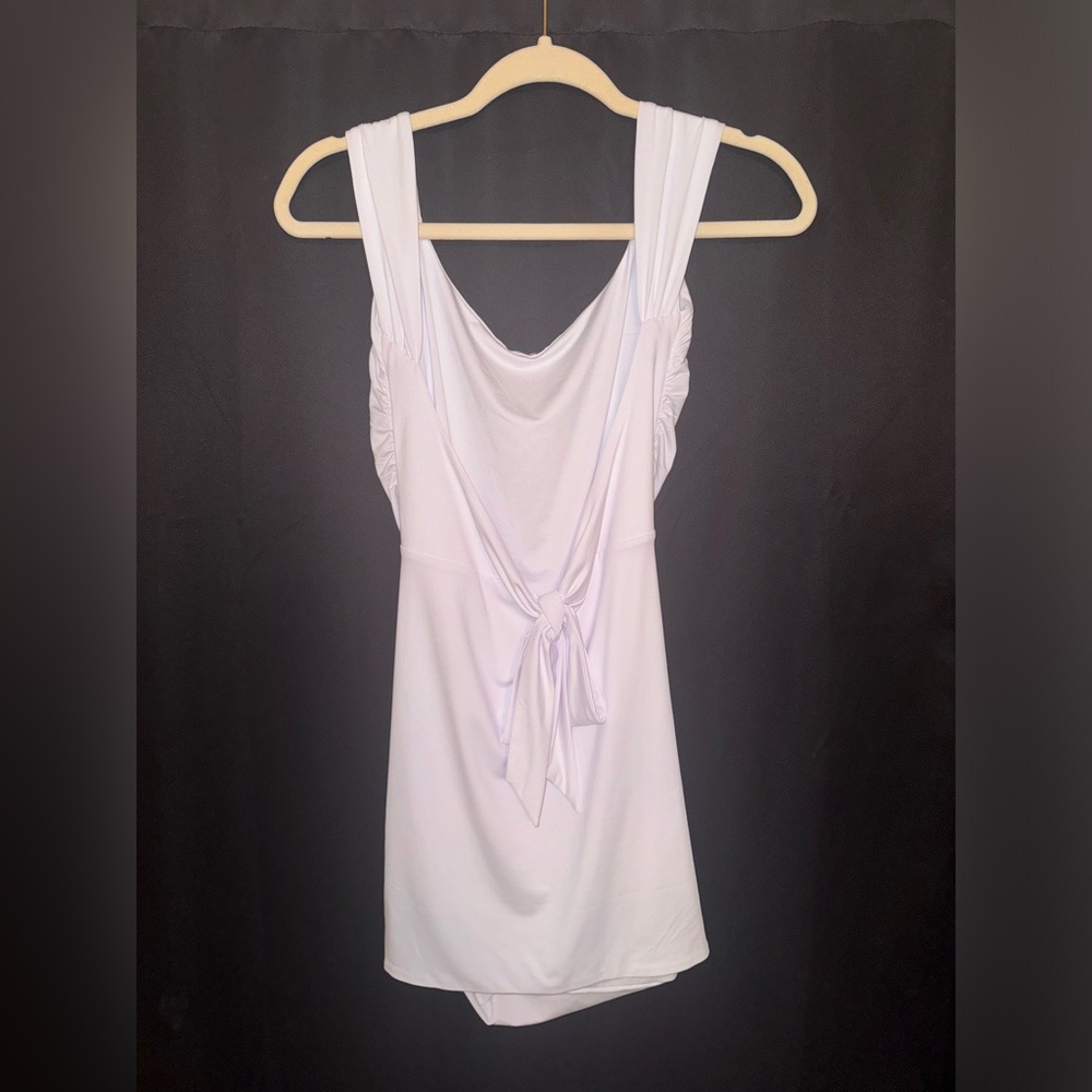 White dress, size XS but super stretchy so could fit a S. Never worn. No tag.